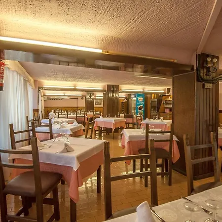 Restaurante El Castillo بيت ضيافة 3*